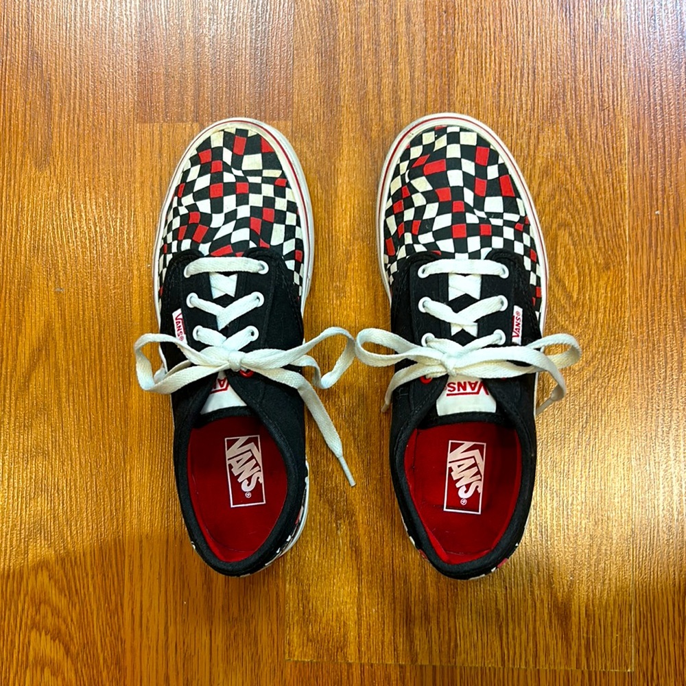 Vans Checkerboard Skate Shoe Youth Kids Boys Size 5.5 Black White Red Athletic